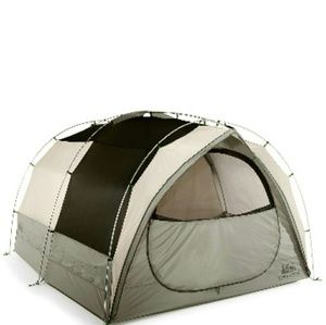 A BRAND NEW RE.I KINGDOM 6 TENT WORTH $459.00